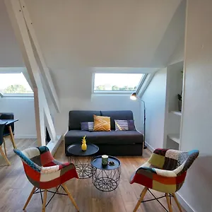 Appartement La Lucarne Au Centre Avec Parking Prive Et Ascenseur, Concarneau